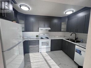 2835 Islington Ave in Toronto, ON - Building Photo - Building Photo