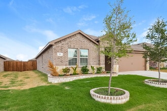 904 Silver Maple Ln in Royse City, TX - Foto de edificio - Building Photo