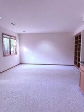 4721 242nd Ave SE, Unit #2 in Issaquah, WA - Foto de edificio - Building Photo