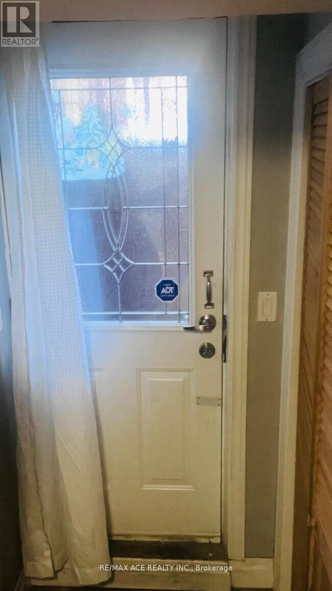 36 Murray Ave in Toronto, ON - Building Photo - Building Photo