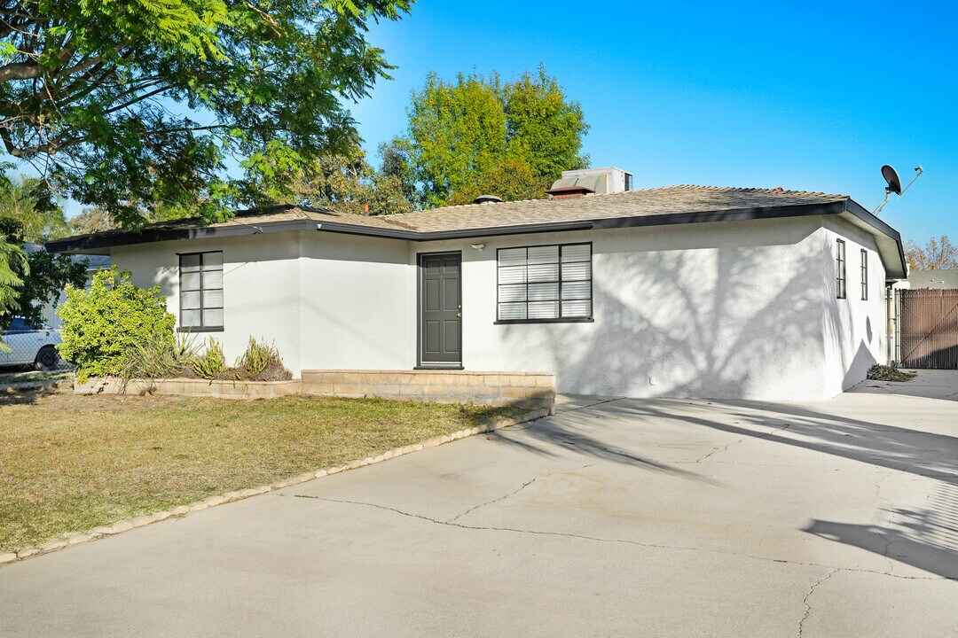 8033 Grace Ave in Fontana, CA - Building Photo
