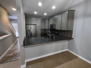 5585 Woodruff Shore Dr in Brighton, MI - Building Photo - Building Photo