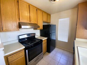 4712 Nara Vista Way in Las Vegas, NV - Building Photo - Building Photo