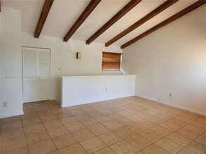 10282 NW 9th St Cir in Miami, FL - Building Photo - Building Photo