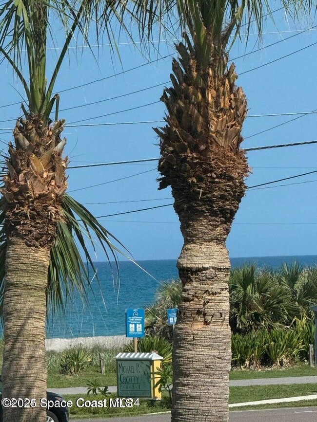 106 Sunrise Ave in Satellite Beach, FL - Foto de edificio - Building Photo