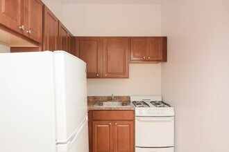 2536 N Sawyer Ave in Chicago, IL - Building Photo - Building Photo