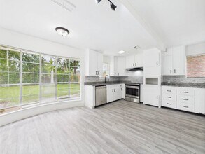 5814 Fontenelle Dr in Houston, TX - Building Photo - Building Photo