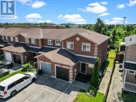 32 Michael Crescent in Barrie, ON - Building Photo