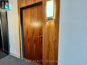 75-4775 Queens Wharf Rd in Toronto, ON - Building Photo - Building Photo
