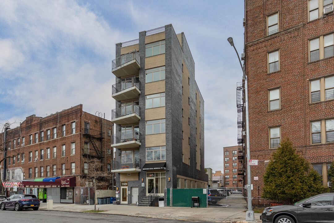 1329 E 17th St in Brooklyn, NY - Building Photo