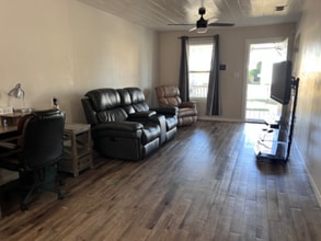 319 W Kenedy Ave in Kingsville, TX - Building Photo - Building Photo