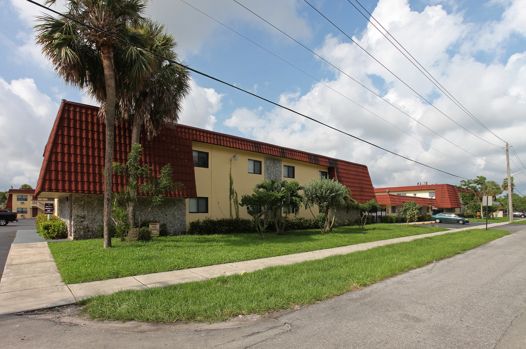 Riviera Hills Apartments in Lauderhill, FL - Building Photo