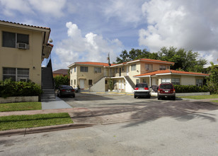 24-40 Sidonia Ave in Coral Gables, FL - Building Photo - Building Photo