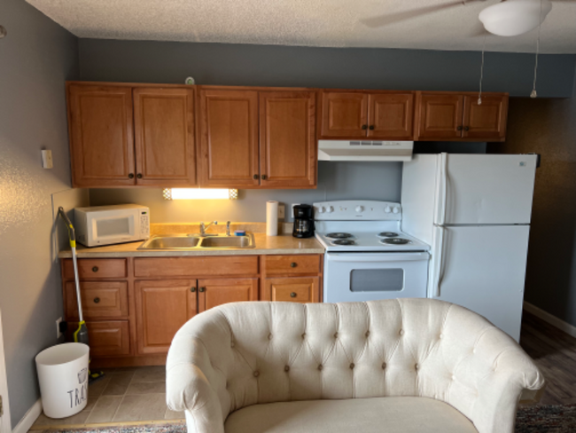 639 10th Ave-Unit -5 in Fairbanks, AK - Foto de edificio - Building Photo