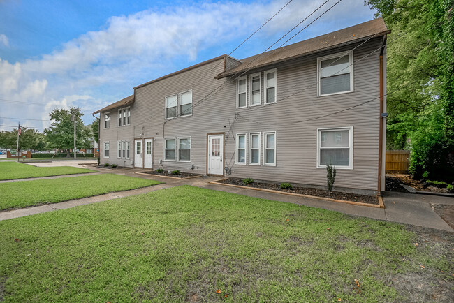 Fort Worth Apartments in Norfolk, VA - Foto de edificio - Building Photo