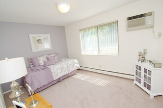Okemos Village Apartments in Okemos, MI - Building Photo - Building Photo