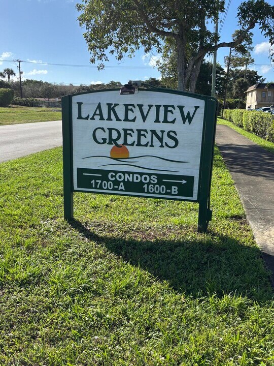 1700 Dover Rd in Delray Beach, FL - Building Photo