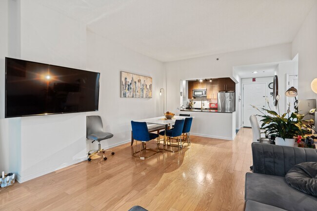 1304 City Pl, Unit 1304 in Edgewater, NJ - Building Photo - Building Photo