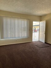 1622 W 81st St in Los Angeles, CA - Building Photo - Building Photo