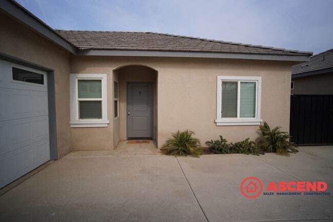 8609 Frankie Lou St in Bakersfield, CA - Building Photo - Building Photo