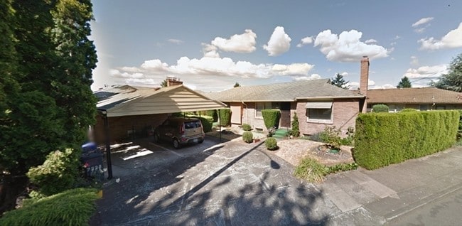 7221-7227 SE Thorburn St in Portland, OR - Foto de edificio - Building Photo