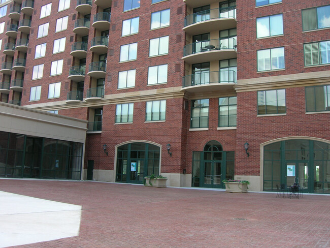 1101 Haxall Point, Unit Unit 810 in Richmond, VA - Building Photo - Building Photo