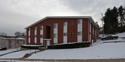 Mifflin Estates in West Mifflin, PA - Building Photo - Building Photo