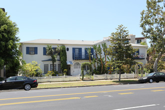 2159-2163 S Beverly Glen Blvd in Los Angeles, CA - Foto de edificio - Primary Photo