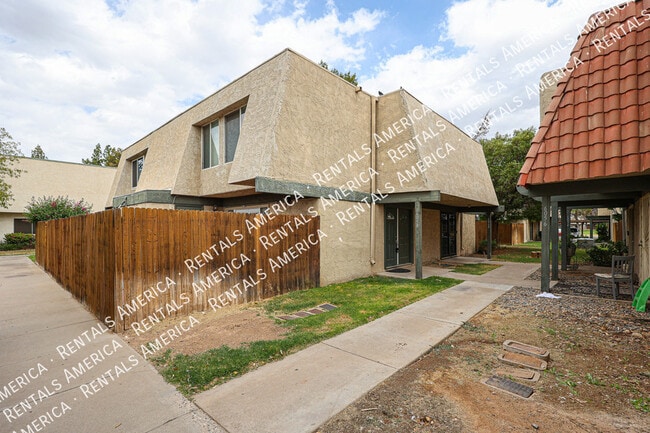 6058 W Golden Ln in Glendale, AZ - Foto de edificio - Building Photo