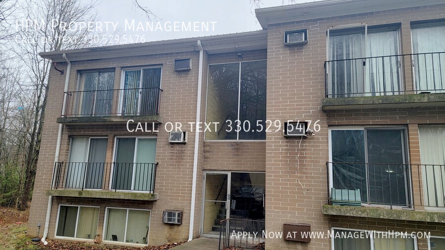 725 E Waterloo Rd in Akron, OH - Building Photo