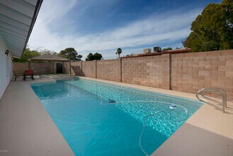 8718 E Weldon Ave in Scottsdale, AZ - Building Photo - Building Photo