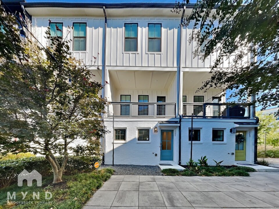 1244 Cushenberry Ln in Atlanta, GA - Building Photo