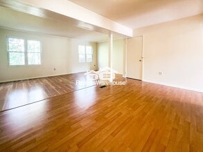 2861 Schoolhouse Cir, Unit 502 in Silver Spring, MD - Building Photo - Building Photo