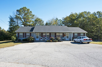 Town & Country Apartments in Commerce, GA - Building Photo - Building Photo