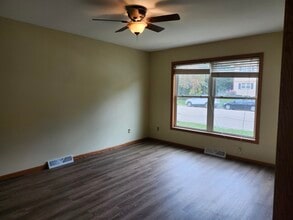 301 King St in Stoughton, WI - Foto de edificio - Building Photo