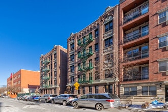 3047 29th St in Astoria, NY - Building Photo - Primary Photo