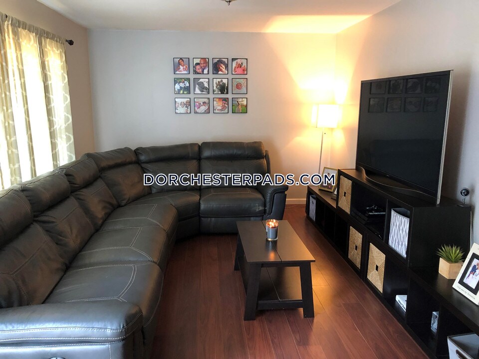 82 McLellan St in Boston, MA - Building Photo