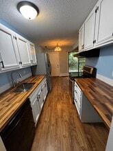 4584 Cedar Lk Rd S in St. Louis Park, MN - Building Photo - Building Photo