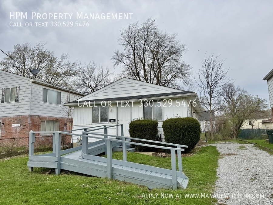 3015 Dalton Pl SW in Canton, OH - Building Photo
