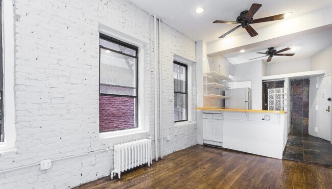232 Elizabeth St in New York, NY - Building Photo - Building Photo