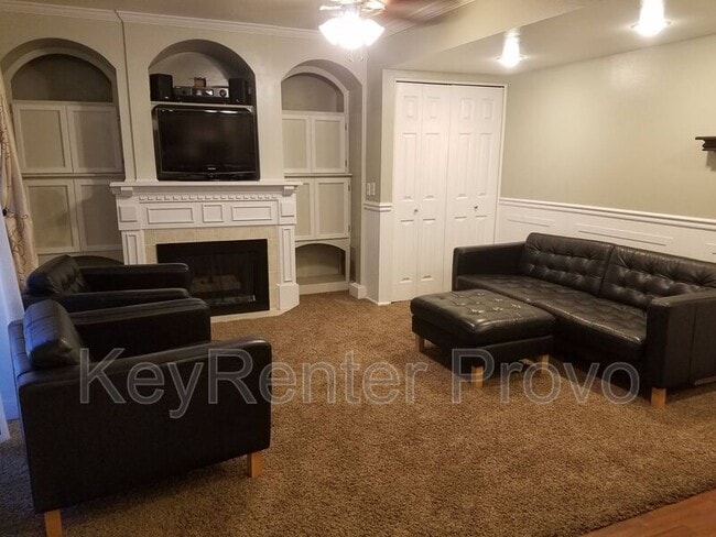 property at 1686 Hickory Ln