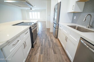 8608 E Highland Ave in Scottsdale, AZ - Building Photo - Building Photo