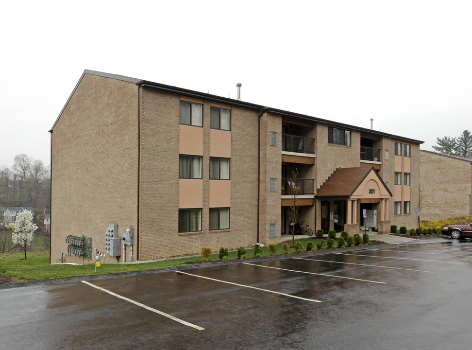 Keystone Courts in Bethel Park, PA - Building Photo