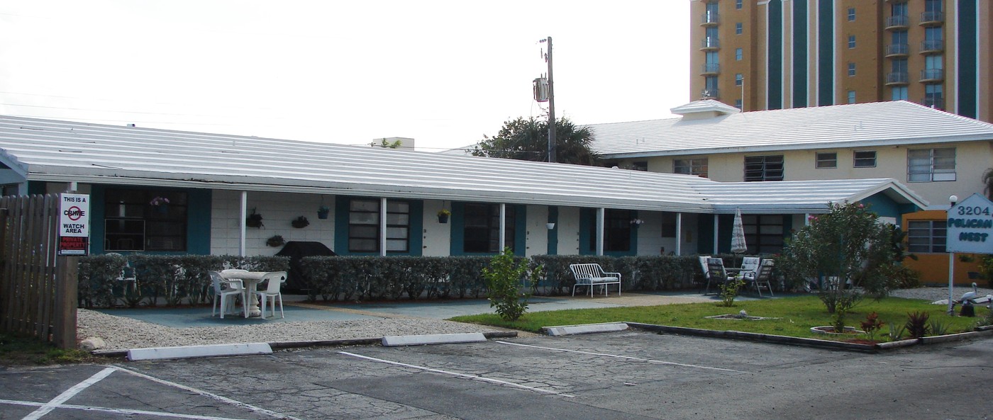 Pelican's Nest in Pompano Beach, FL - Building Photo