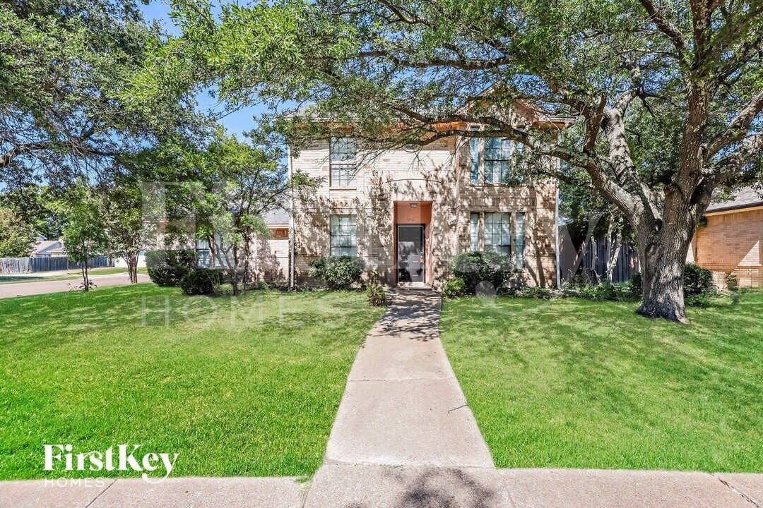 7901 Tulane Dr in Rowlett, TX - Foto de edificio