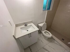 1652 Madison St-Unit -1-8 in Hollywood, FL - Building Photo - Building Photo