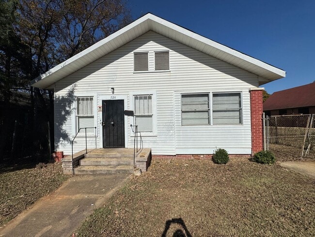 property at 724 4th Ct W