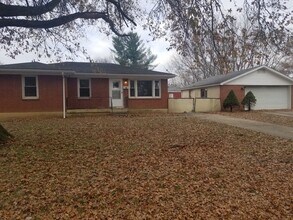 7606 Mango Dr in Louisville, KY - Building Photo - Building Photo