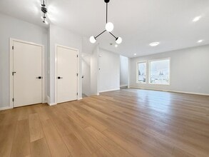 9307-9123 123 Ave NW in Edmonton, AB - Building Photo - Building Photo