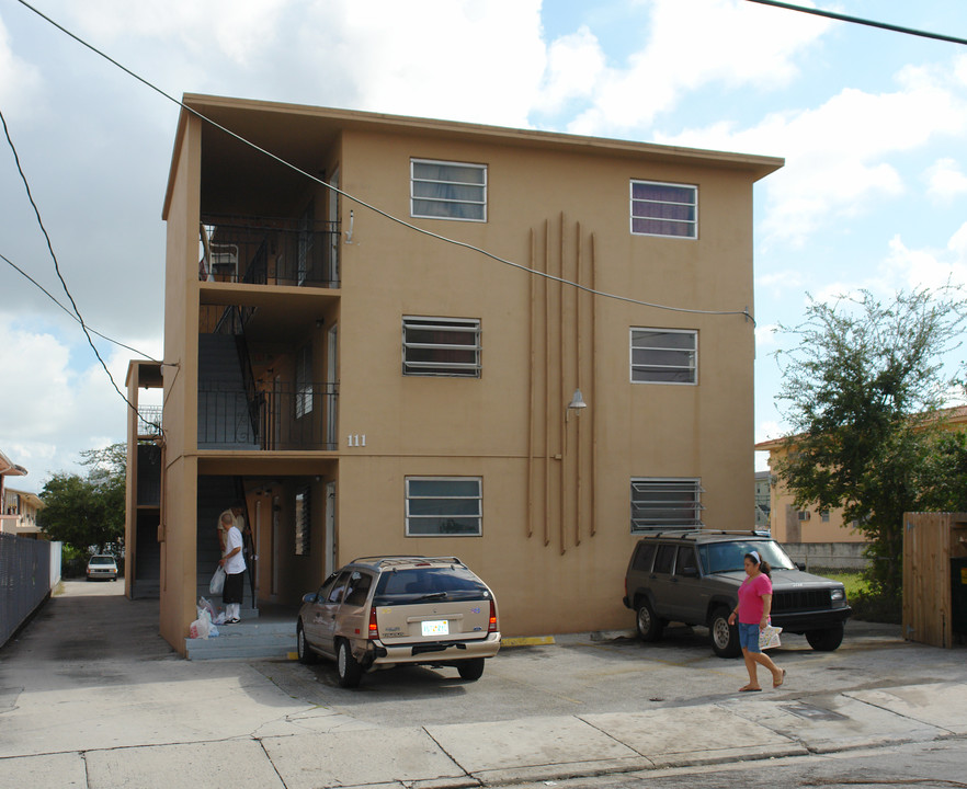 111 SW 18th Ave in Miami, FL - Foto de edificio
